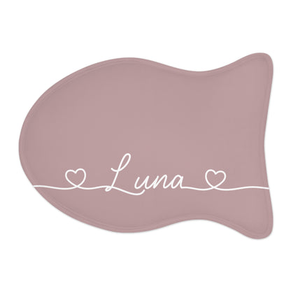 Dusty rose fish-shaped personalized pet feeding mat for cats with the name Luna between two hearts
